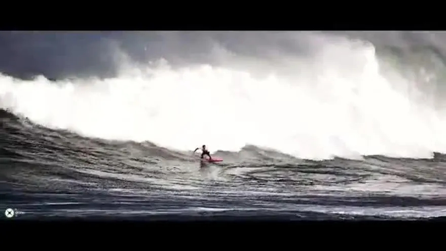 32 surfistas cabalgaron olas gigantes, en el campeonato de surf 'La Vaca Gigante'