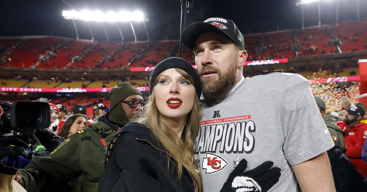 Taylor Swift anuncia que se casa con Travis Kelce y muestra su impactante anillo de compromiso