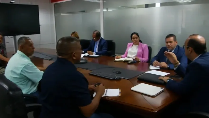 Usuarios se reúnen con el Defensor del Pueblo