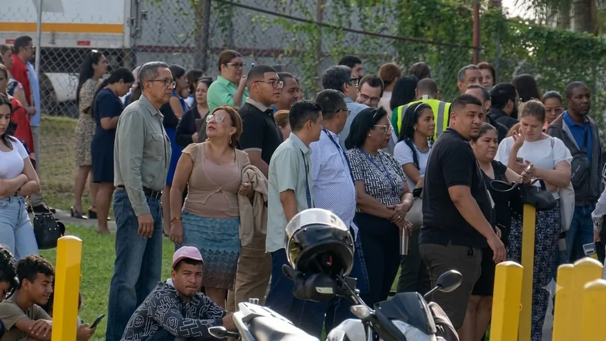 Personas evacuaron sitios de trabajo