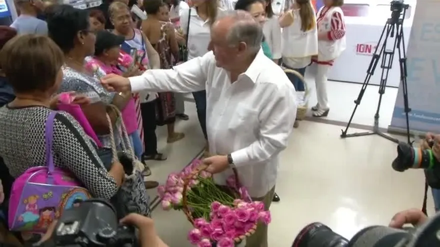 Serenata a las madres en el Hospital Oncológico Nacional