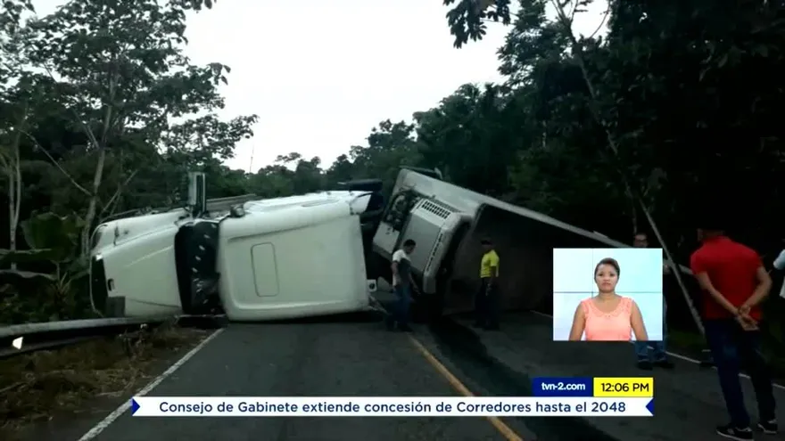 Camión se vuelca en Loma Estrella, Chiriquí Grande