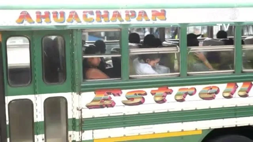 Buses circulan en El Salvador pese a boicot de pandillas