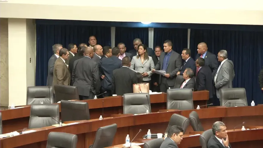 Diputados rechazan la paridad de género