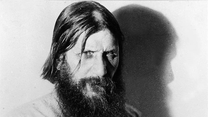 Grigori Rasputin (c) uno de los cortesanos del Zar Nicolás II, fue asesiano en diciembre de 1916 por un grupo de monárquicos.