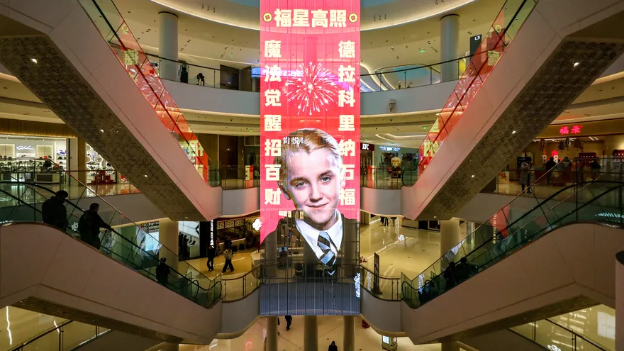 Imagen de Draco Malfoy en un centro comercial