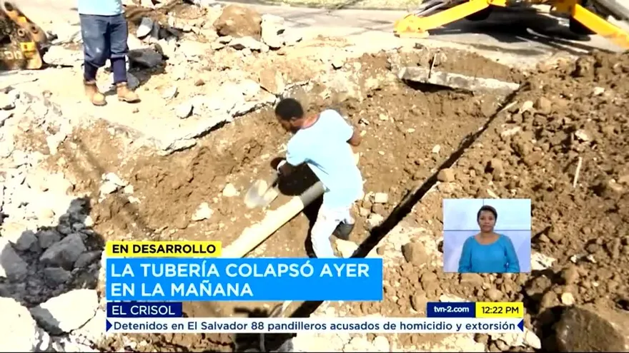 Idaan repara tubería rota en El Crisol