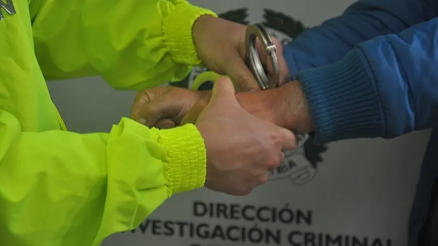 Detienen a colombiano que llevaba 12 granadas en un autobús