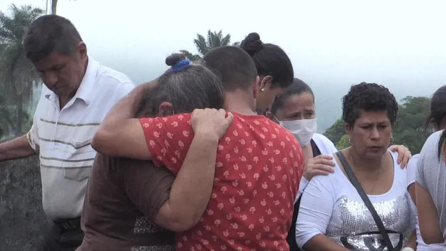 Despiden a víctimas de alud en Colombia, declarada en emergencia