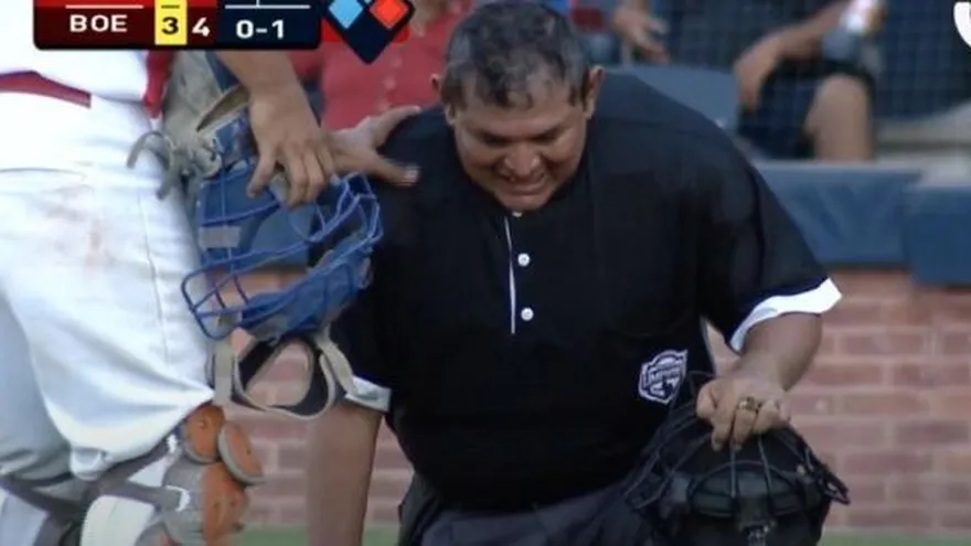 Árbitro se desvanece en partido de béisbol en Nicaragua