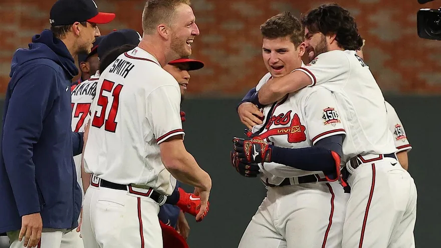 Hit de oro de Riley da triunfo a Bravos ante Dodgers