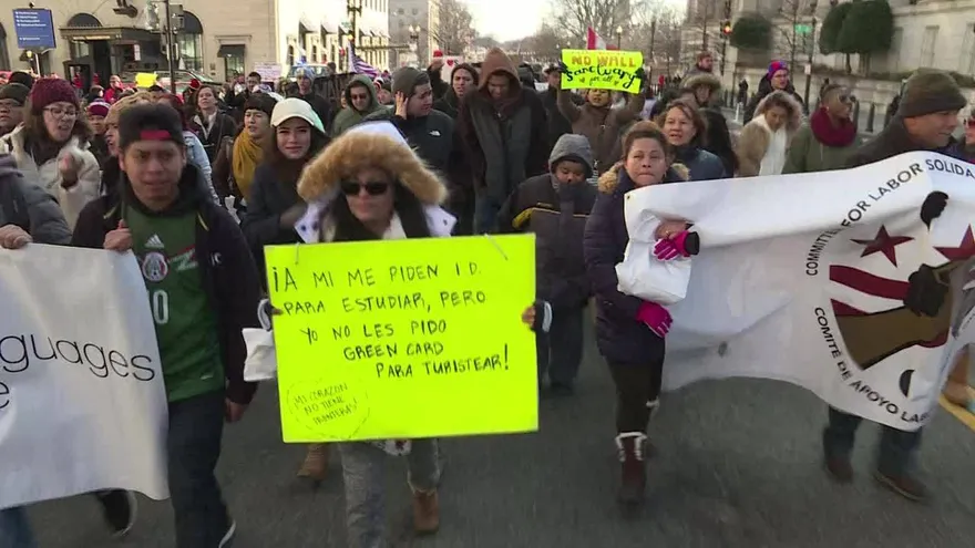 Protestan en Washington en apoyo "jornada sin migrantes"