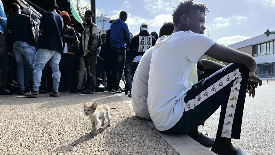 Migrantes de diversos países de África buscan cruzar a Marruecos.