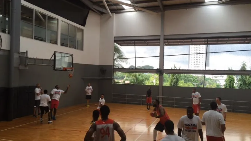 El equipo panameño de baloncesto trabaja a doble jornada por estos días