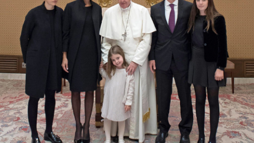 El papa Francisco junto al presidente argentino Mauricio Macri y su familia
