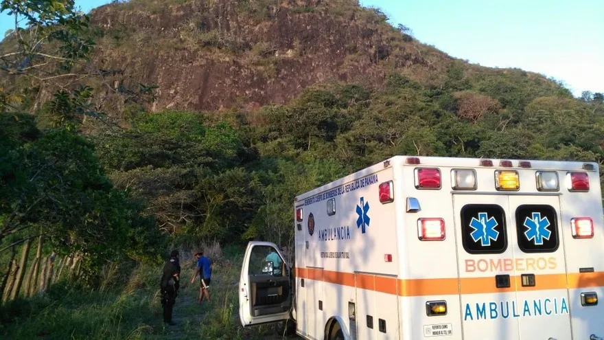 Tres bomberos heridos en medio de complicado rescate en cerro de Penonomé.