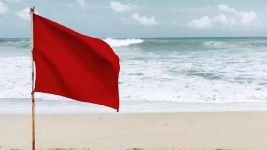 Bandera roja para el caribe panameño.