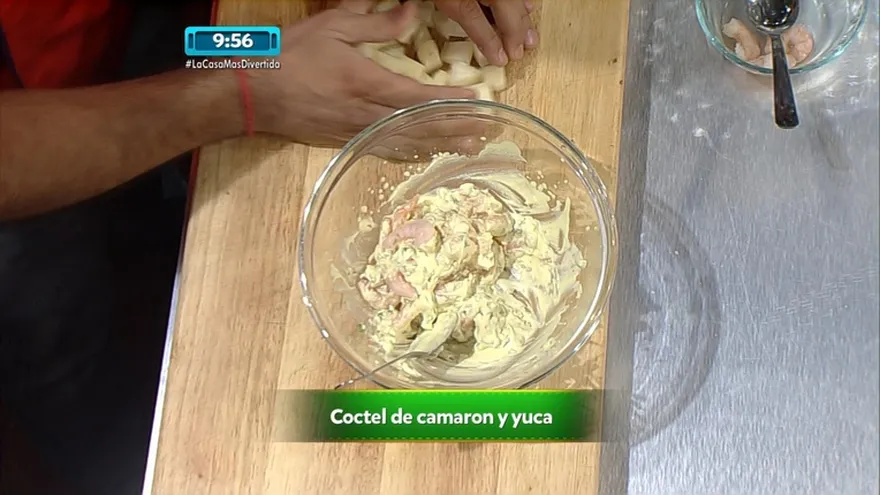 Coctel de camarones con yuca