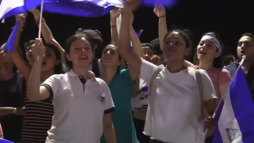 Nicaragüenses protestan para exigir la dimisión del Presidente Ortega