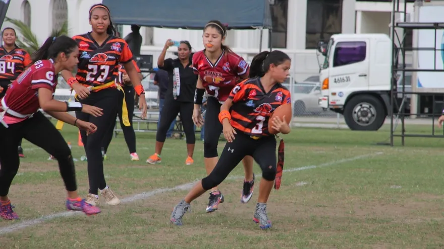 Las Black Tigers derrotaron a las Slaves en el flag football femenino
