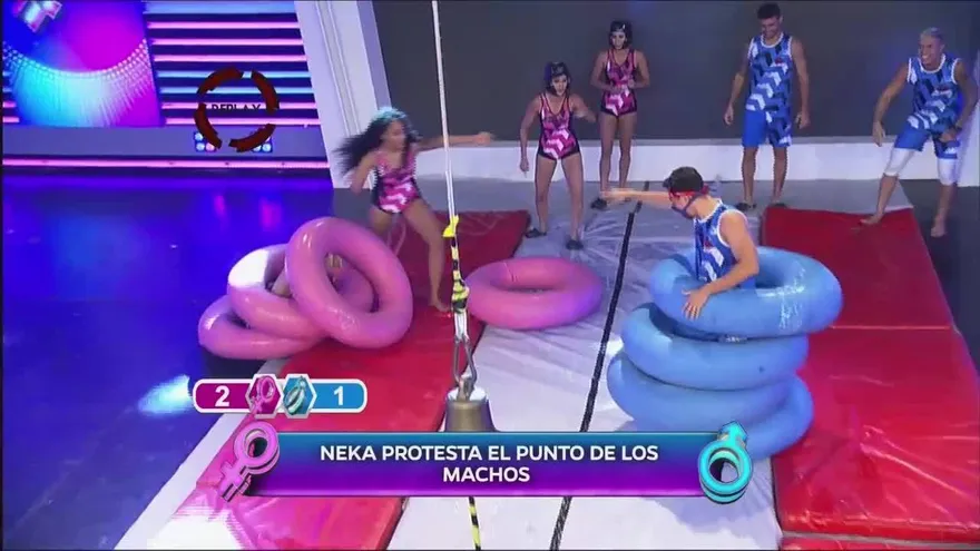 ¡Hasta un zapatazo se vio en el circuito resbaloso de hoy! ¿Qué está pasando?