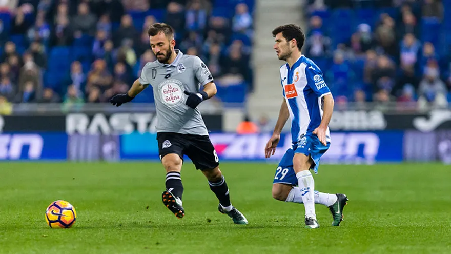 Acción del partido entre el Espanyol y el Deportivo La Coruña