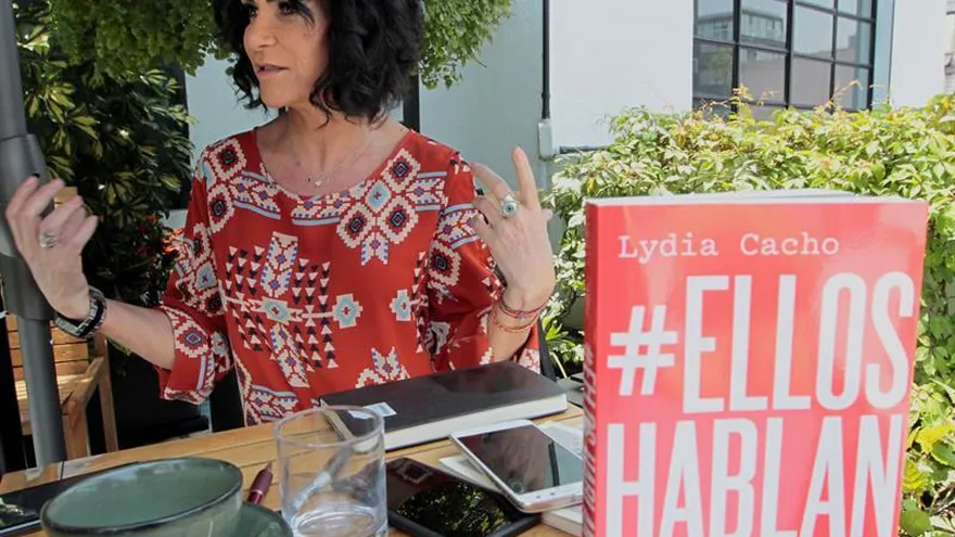 Fotografía del 23 de julio de 2018, de la escritora mexicana Lydia Cacho, quien habla durante una entrevista con Efe, en la Ciudad de México (México).