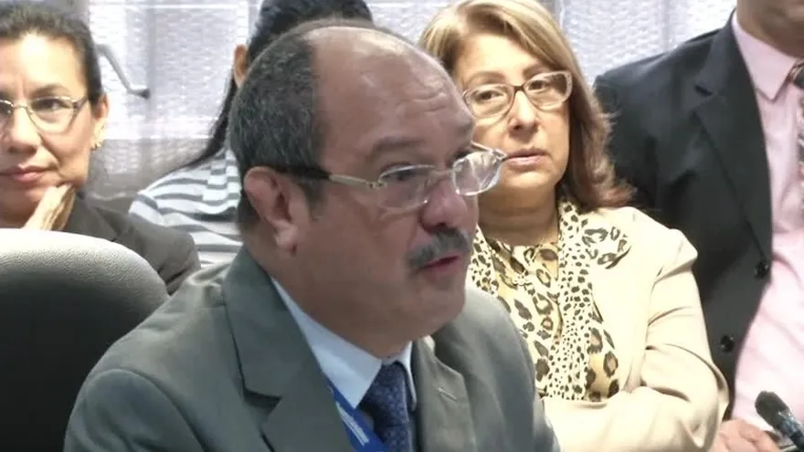 Girón sustenta en la Asamblea Nacional presupuesto de la CSS para 2017