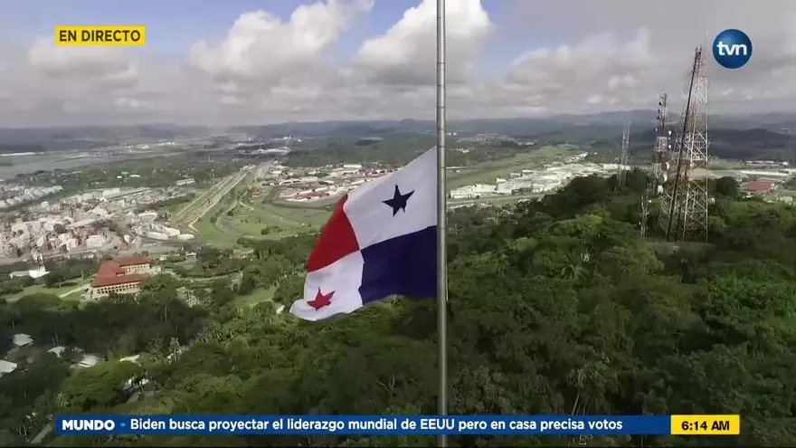 Bandera ondea a media asta por día de difuntos