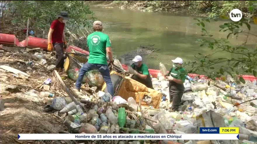 Inicia recolección de sólidos en barrera del Río Matías Hernández