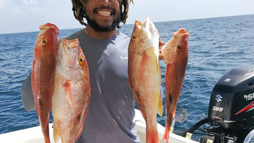 Román Torres con buena pesca de pargo rojo