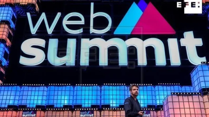 El cofundador y director de la empresa Blockchain, Peter Smith, pronuncia un discurso durante la segunda jornada de la cumbre Web Summit 2018.
