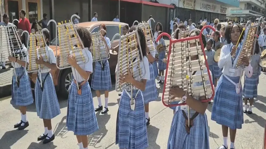 Desfile de bandas en la provincia de Colón
