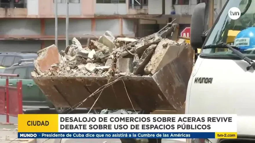 Demolición de kioscos sobre las aceras revive el debate sobre uso de la servidumbre