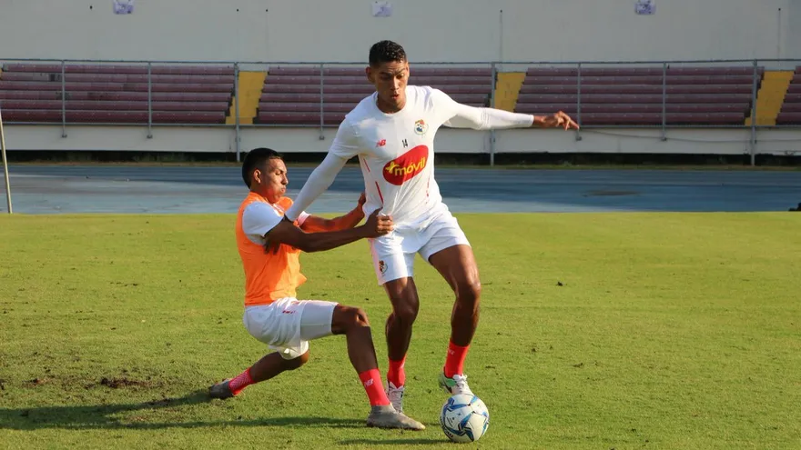 Jugadores siguen entrenando en Carvanal.