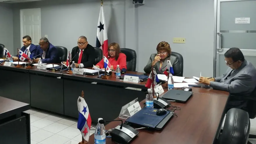 Entre rechazo y aprobación, Comisión de Presupuesto atiende traslado de partidas