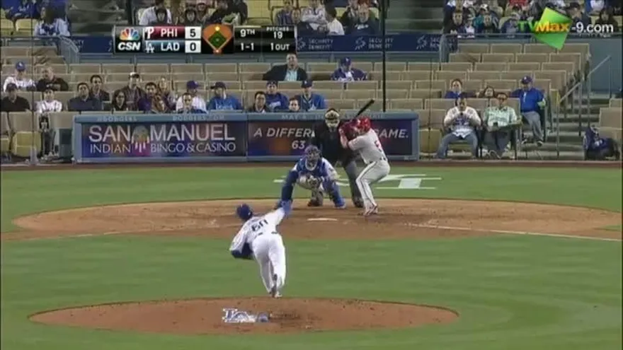 Tremendo cuadrangular de Carlos Ruiz