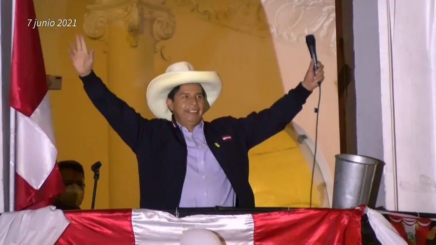 Castillo aumenta su ventaja sobre Fujimori en escrutinio en Perú