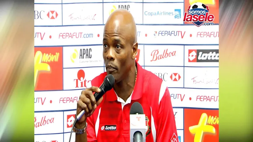 Julio Dely Valdés en conferencia de prensa luego del Panamá vs Perú