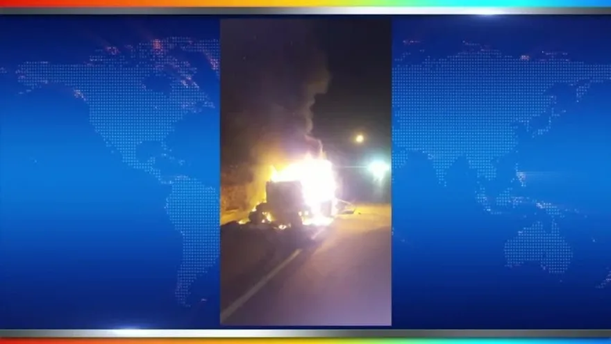 Cabezal de camión articulado se incendia  en Antón