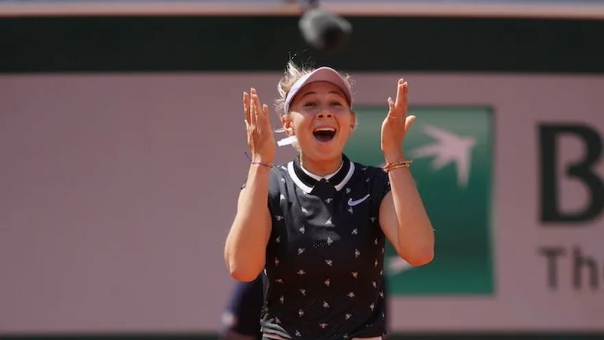 Anisimova, de 17 años, sorprende a Halep en cuartos de Roland Garros