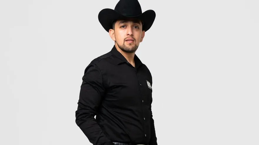 José Adán Rodríguez Baldenegro, conocido artísticamente como Adán R.