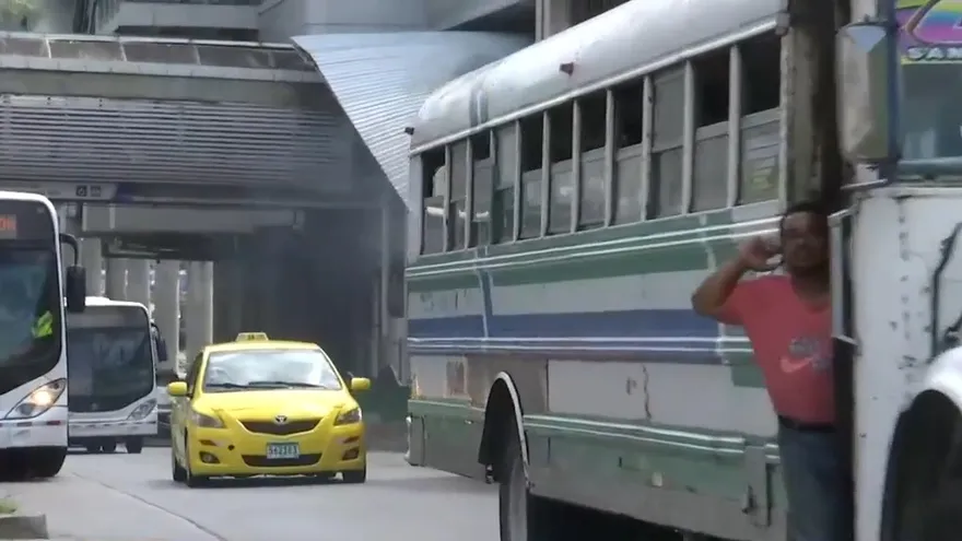 Transportistas siguen cobrando pasaje ilegal