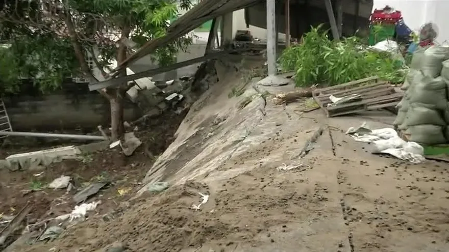 Colapsa muro en la 24 de Diciembre