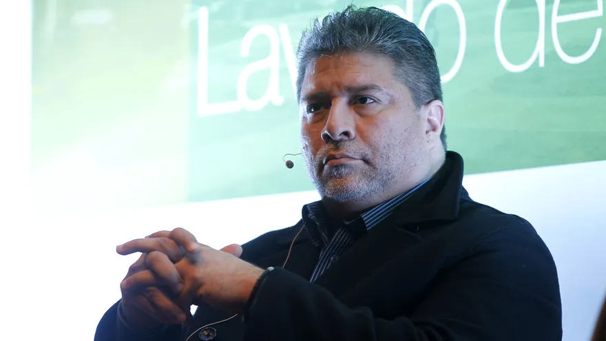 El experto en finanzas panameño Julio Aguirre participa de una ponencia en el 4º Congreso de Prevención de Lavado de Activos de las Américas en Montevideo, Uruguay.