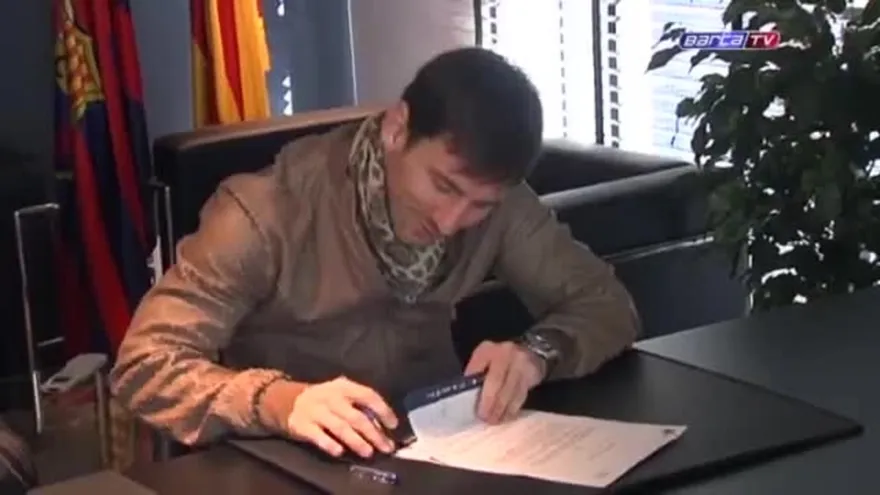 Messi firma contrato hasta 2018