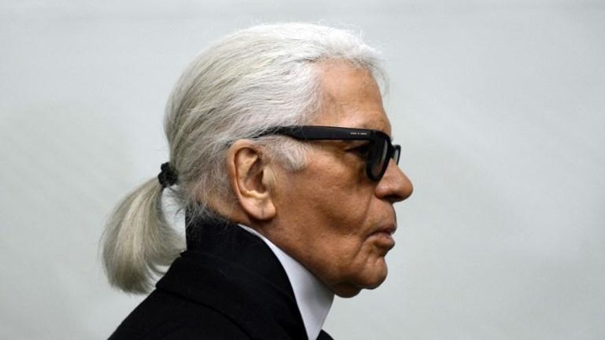 En la imagen, el diseñador alemán Karl Lagerfeld.