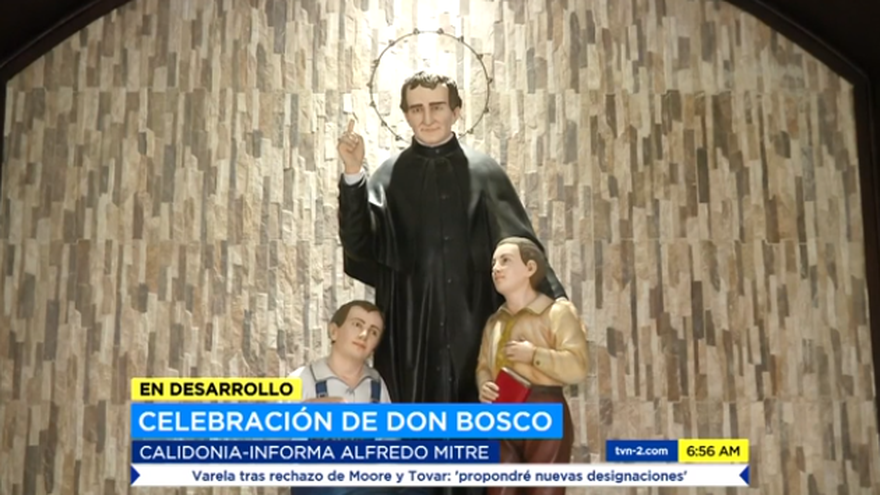 Feligreses acuden a la basílica Don Bosco