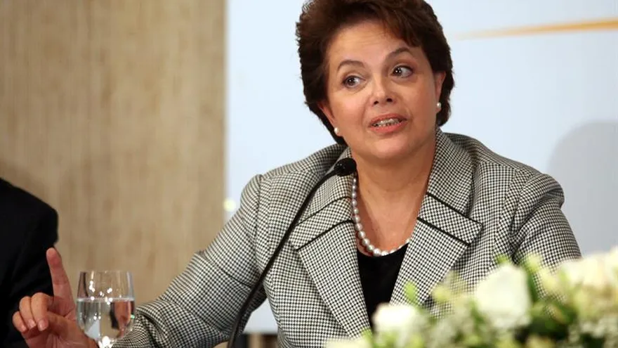 La presidenta de Brasil, Dilma Rousseff insistió en que el proceso que puede acabar con su mandato tiene como principal objetivo poner fin a los programas sociales desarrollados por su Gobierno.