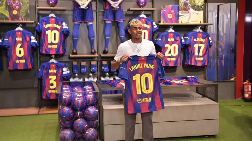 Lamine Yamal recibió la dorsal 10 del Barcelona